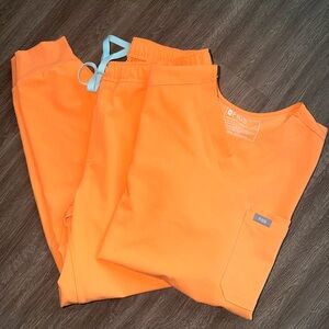 FIGS Men’s Shaka Orange Scrub Set (S)